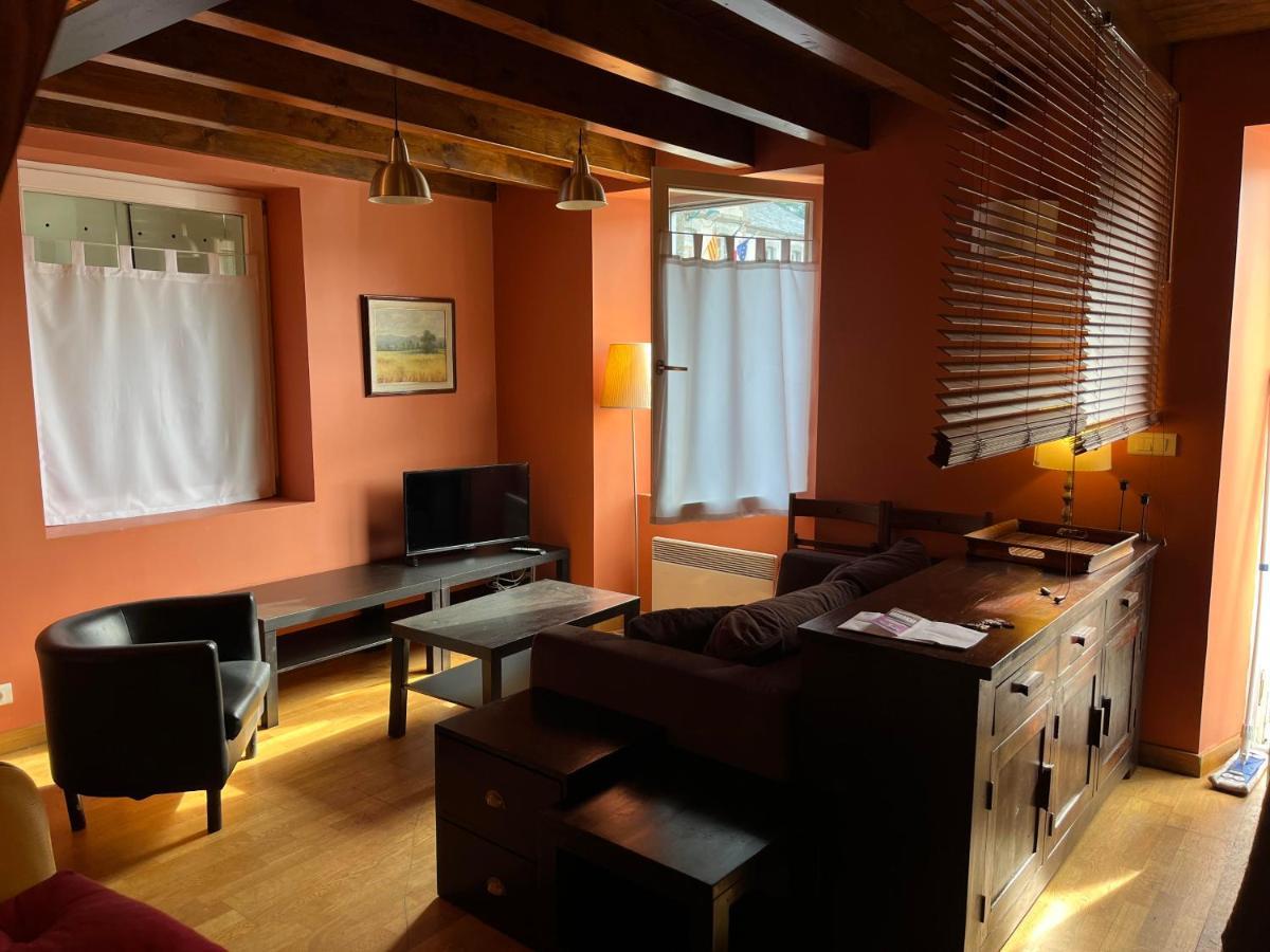 فيلا Casa De Poble Acollidora,Amb Llar De Foc, بورغ مدام المظهر الخارجي الصورة